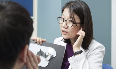턱에서 소리가 나고 아프다면 — 턱관절 장애(TMD)의 원인과 치과 치료법