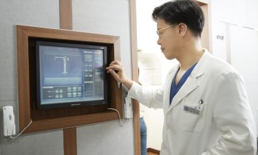 임플란트 재수술을 부르는 주요 원인, 임플란트 주위염 | 신영조 원장