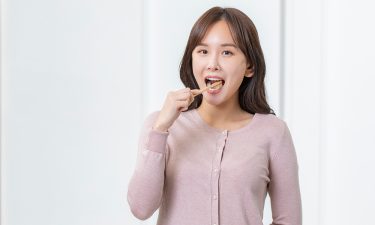 양치할 때 혀도 닦아야 하는 이유, 올바른 혀 닦기 방법 | 김영규 원장